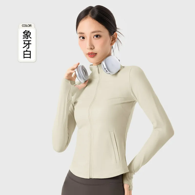 Plush-Lined Training Jacket: Stand Collar with a Streamlined, Wind-Resistant Fit for Cold Weather Workouts - 图片 4