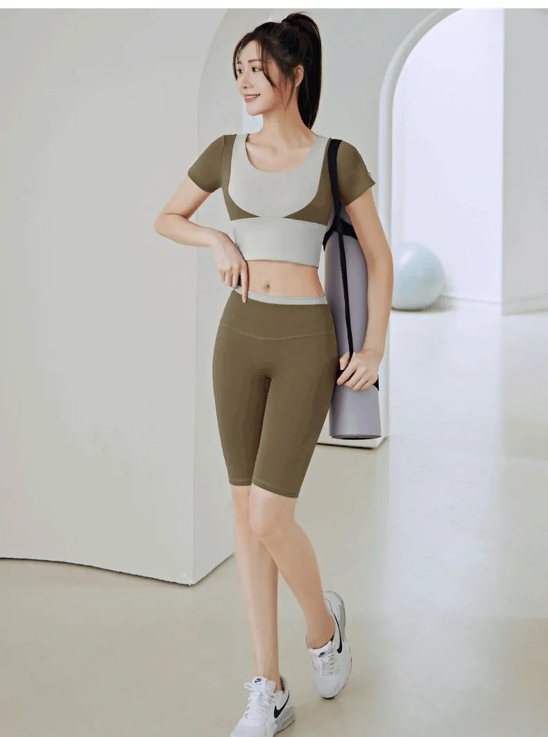 Moisture-Wicking Paneled Yoga Top - Built-in Bra & Street-Ready Fit for Running & Studio - 图片 5