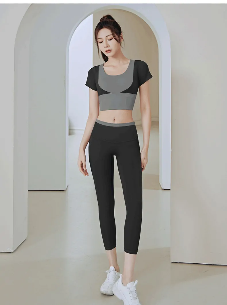 Moisture-Wicking Paneled Yoga Top - Built-in Bra & Street-Ready Fit for Running & Studio - 图片 7